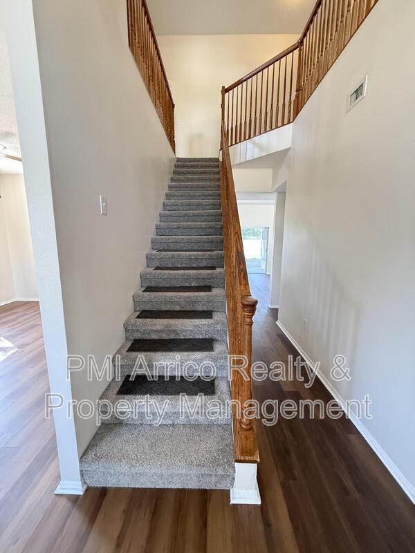 Building Photo - 12653 Longcrest Dr