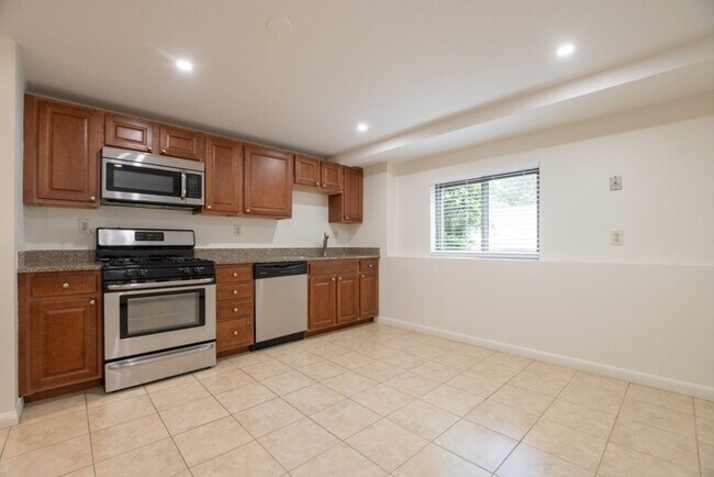 Building Photo - 146 Willow St