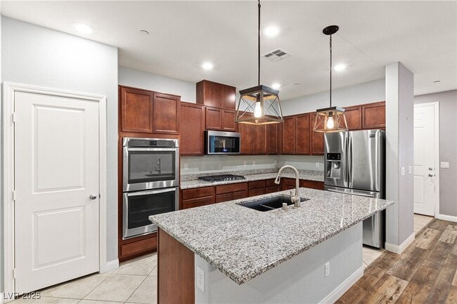 Building Photo - 2808 Alenga St