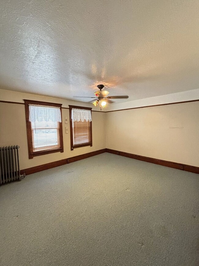 Building Photo - Make This House Your Home—Deposit Moves Yo...