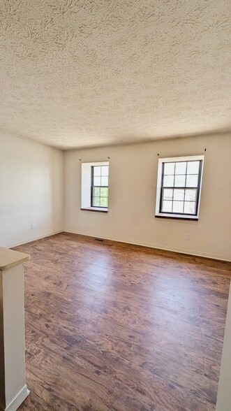 Building Photo - 503 E Graham Pl