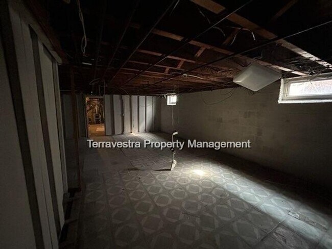 Building Photo - 6020 Highland Ave