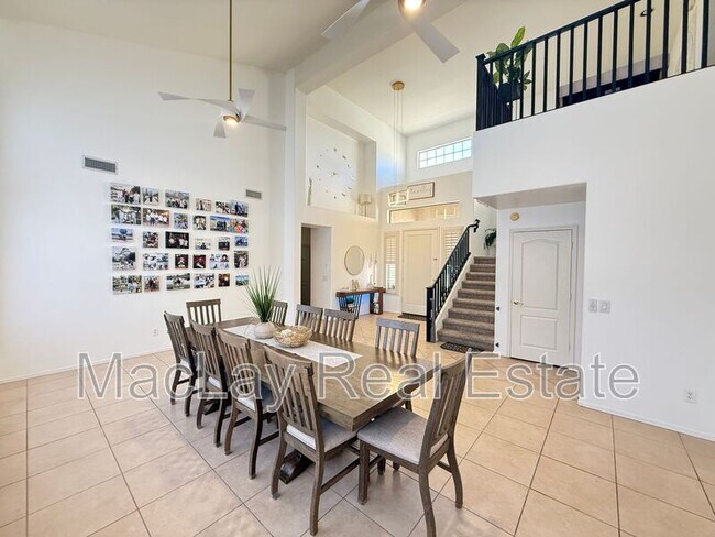 Building Photo - 757 W Aloe Pl