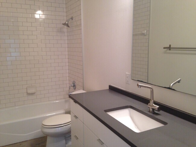 Building Photo - UT PRE-LEASE: 2009 Constructed 6 Bedroom / 3 Bath Home with Hot Tub - Open floor plan / Great Kit...