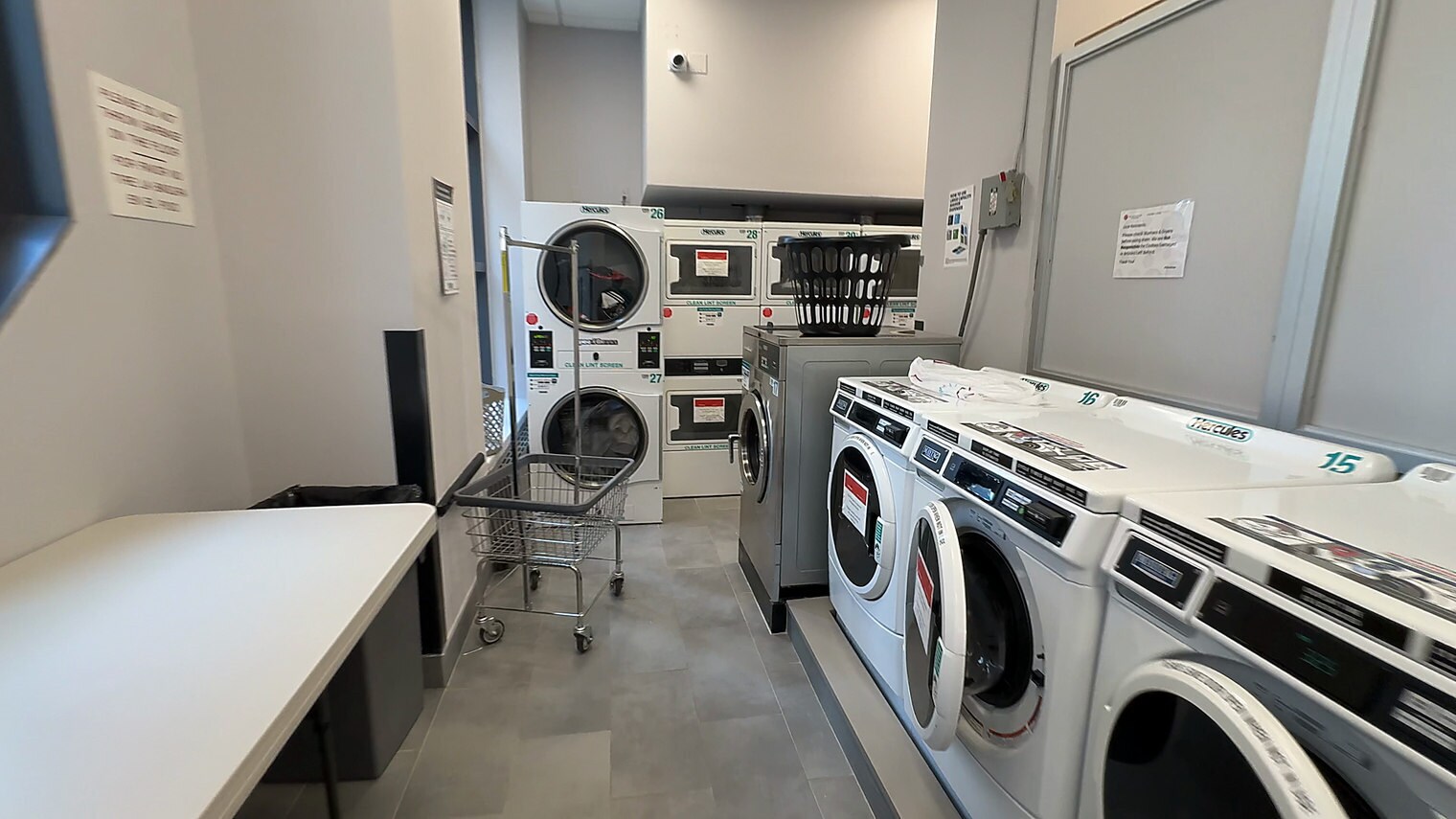 Building Photo - 227 W 48th St