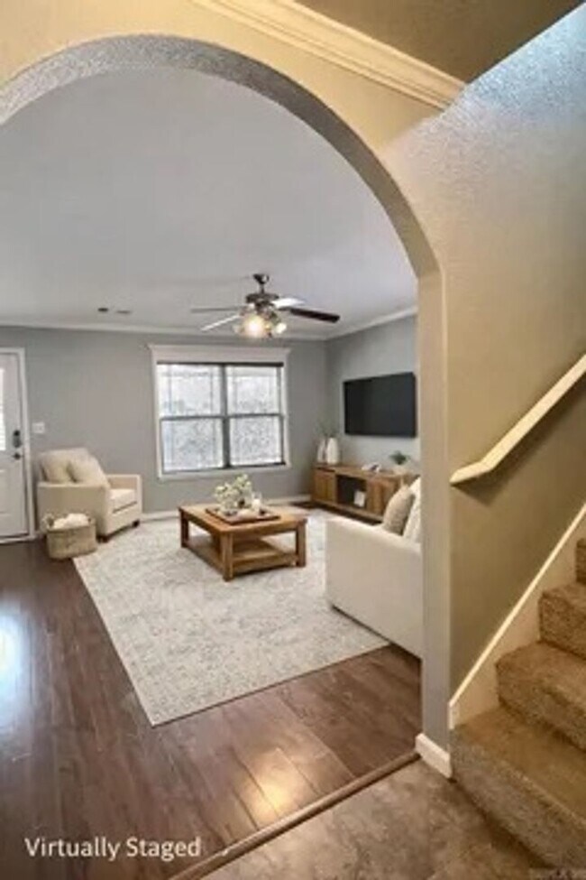 Building Photo - Great 3 Bedroom 2.5 Bathroom Cabot House