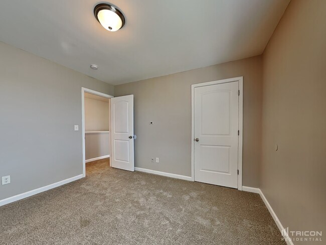 Building Photo - 307 Heritage Club Cir