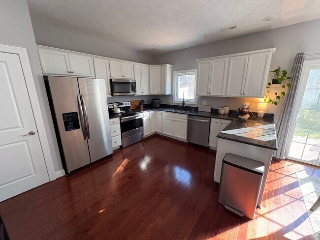 Building Photo - Townhouse for Rent in Spring Oaks!