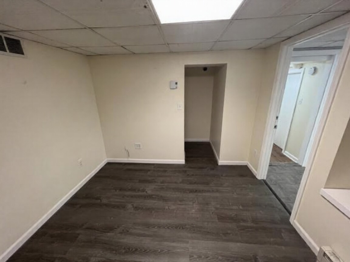 Building Photo - 10 Wallace St