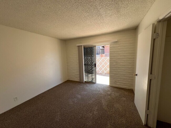 Building Photo - 303 E Lester St