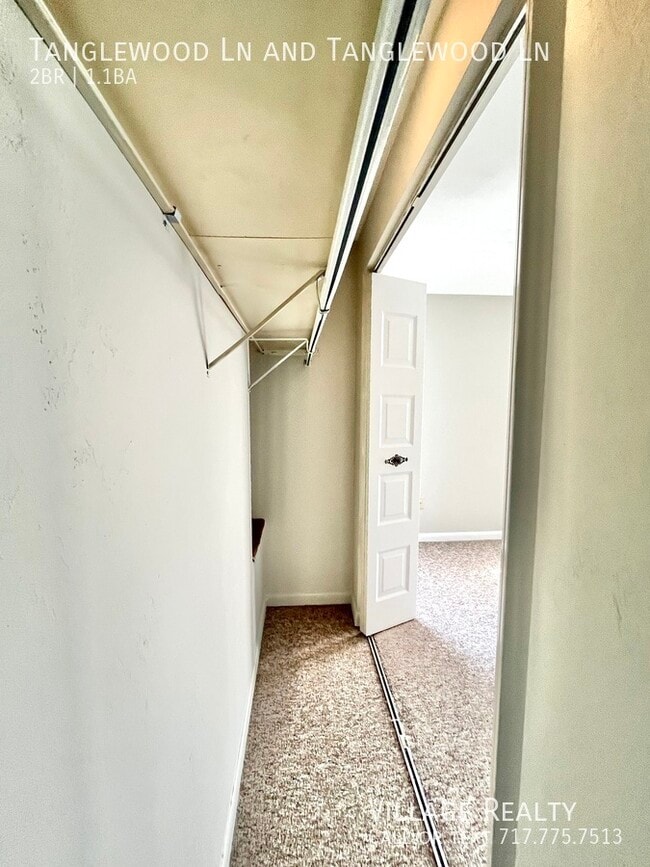 Building Photo - 442 Tanglewood Ln