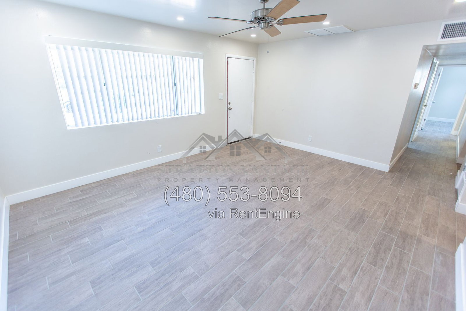 Building Photo - 2533 E Blanche Dr