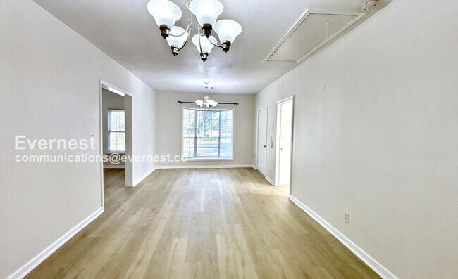 Building Photo - 1302 Ryon St