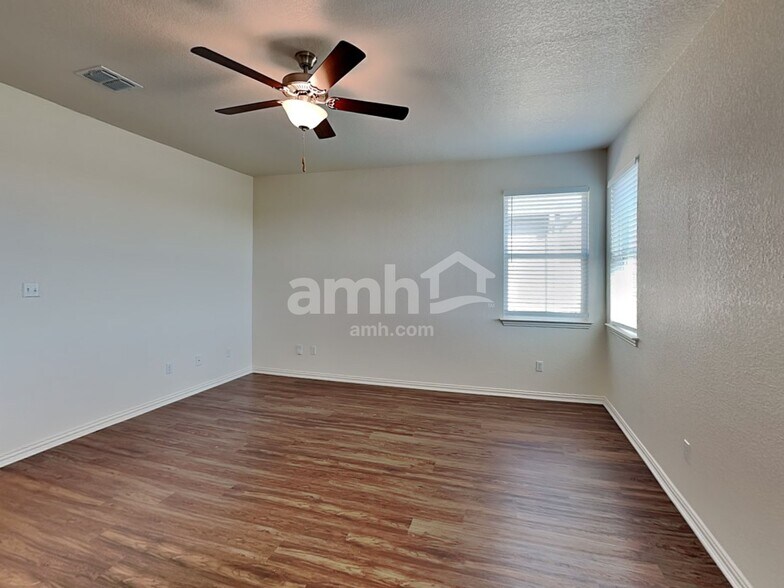 Building Photo - 2722 Lillybrook Ln