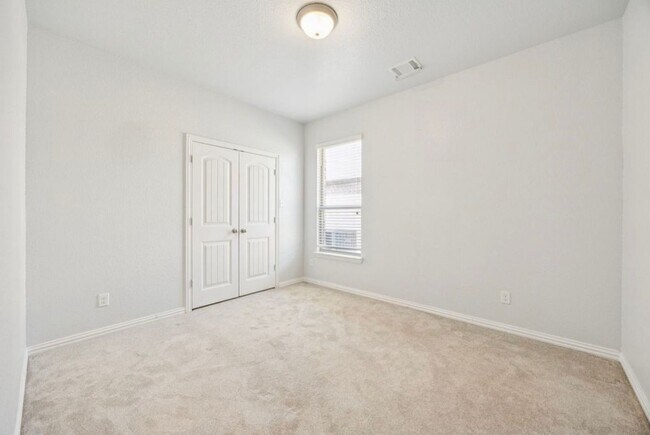 Building Photo - 725 Gray Washington Dr