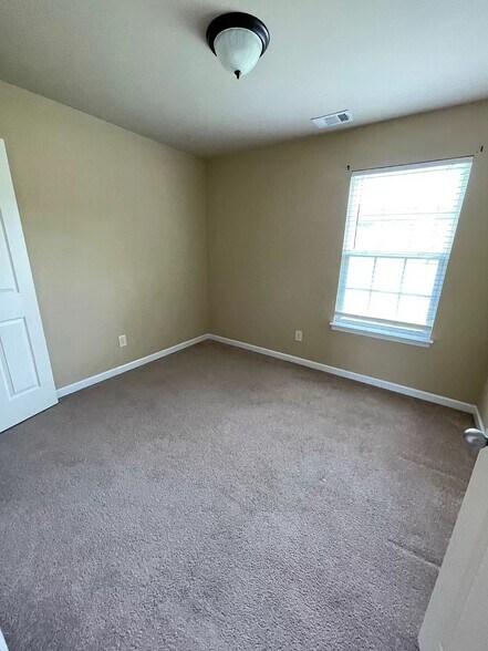 Building Photo - 33 Drews Way