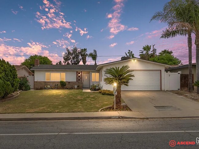 Primary Photo - Pet-Friendly 3 Bed, 2 Bath Near Bakersfiel...