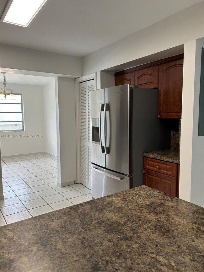 Building Photo - 955 SW 87th Ct