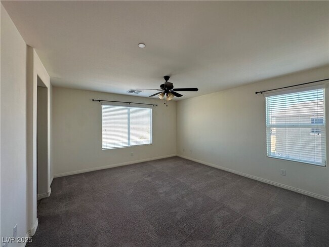 Building Photo - 1033 Pebble Lake St