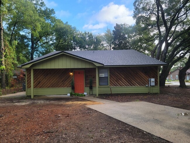 Primary Photo - Three bedroom duplex!