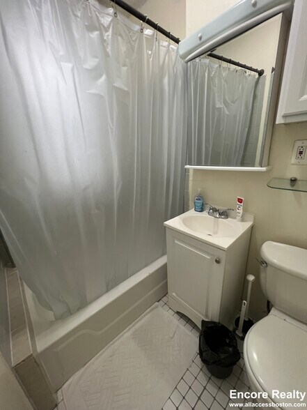 Building Photo - 386 Riverway
