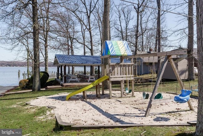 Building Photo - 26 Park Ln