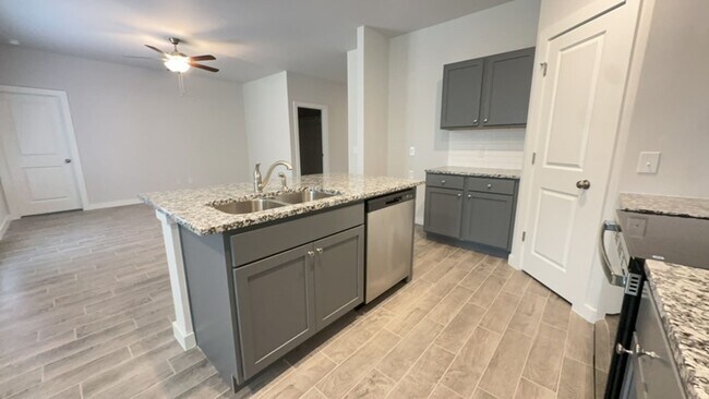 Building Photo - Beautiful 3 Bedroom, 2 Bathroom on a 1.91 Acre Lot in Ridge Creek Addition!