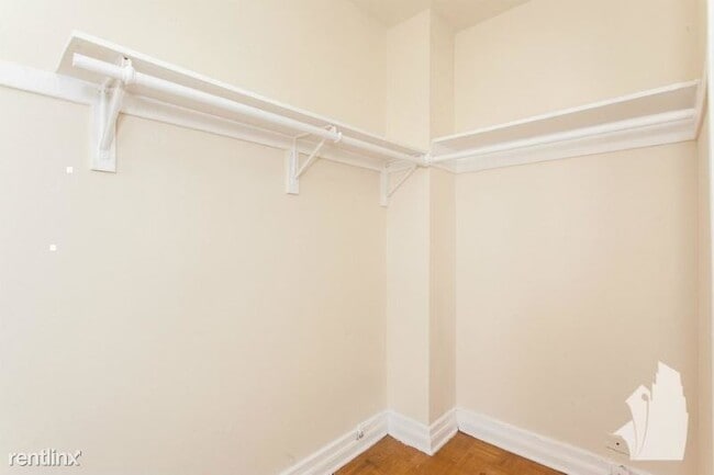 Building Photo - 1153 W Belmont Ave