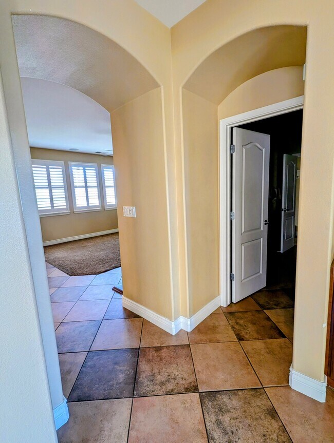 Building Photo - 430 Cicada Ct