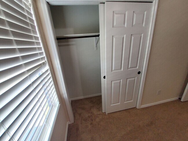 Building Photo - 8712 Vista De Nubes