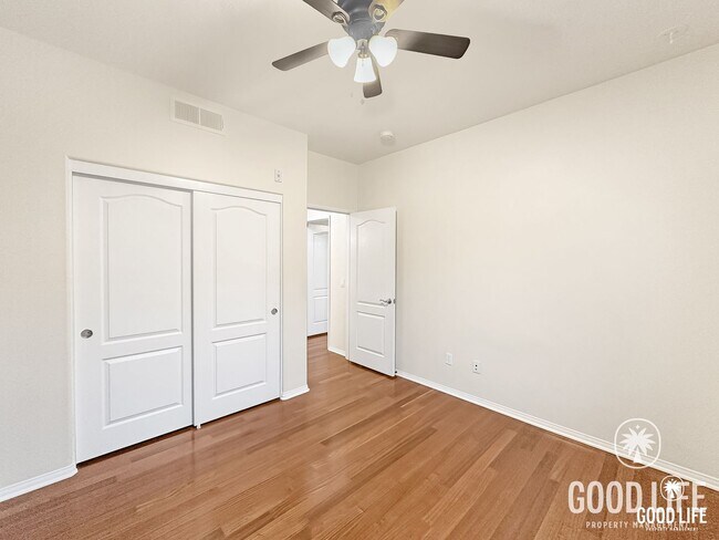 Building Photo - Gorgeous 2 Bed/2 Bath Condo in a Quiet, Charming Community