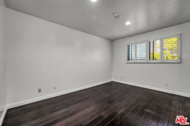 Building Photo - 7301 Vista Del Mar