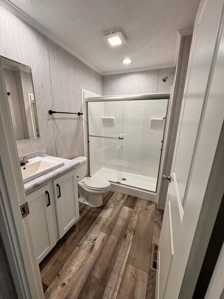 Master bathroom - 102 North Road