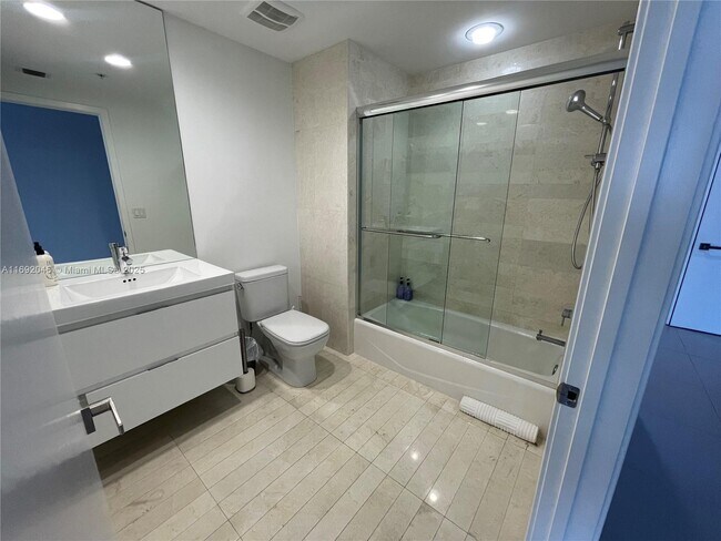 Building Photo - 17301 Biscayne Blvd