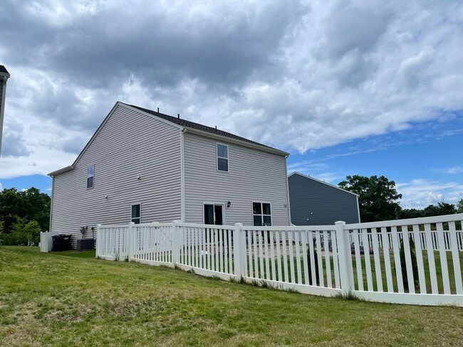 Building Photo - 1121 37th Ave Lane NE