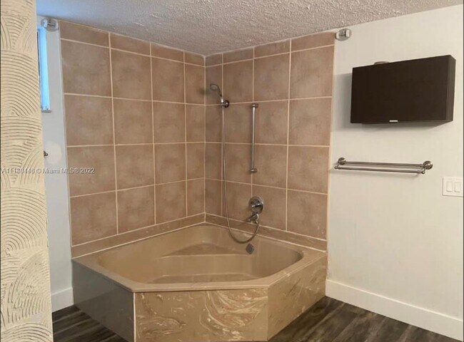 Building Photo - 461 Ives Dairy Rd