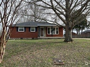 Building Photo - Single-Family Home with 2 Bedrooms and 1.5...