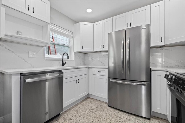 Building Photo - 540 32nd St S