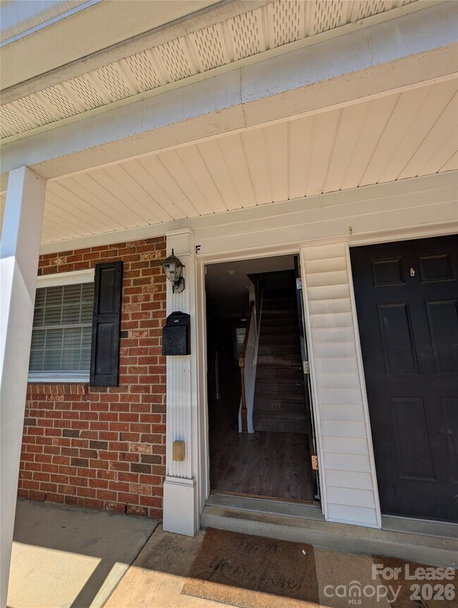 Building Photo - 1215 Green Oaks Ln