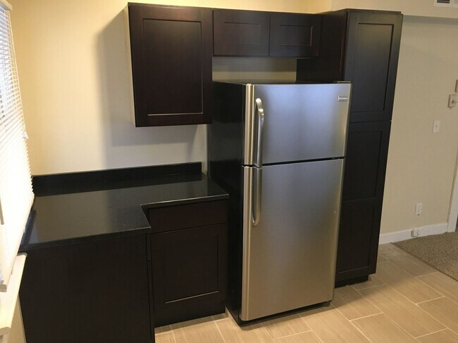 Building Photo - 1445