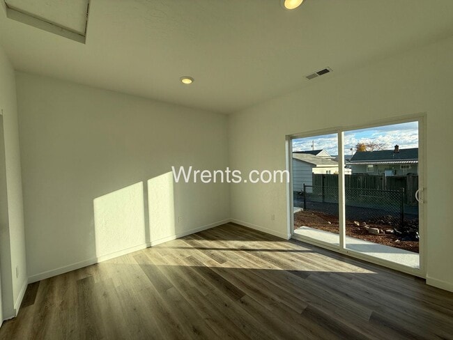 Building Photo - 3710-3712 E Liberty