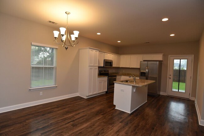 Building Photo - Remodeled Cute Modern Home In the Heart Of Richmond Hill