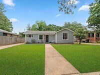 Building Photo - ZeeZee Gardens Cottage