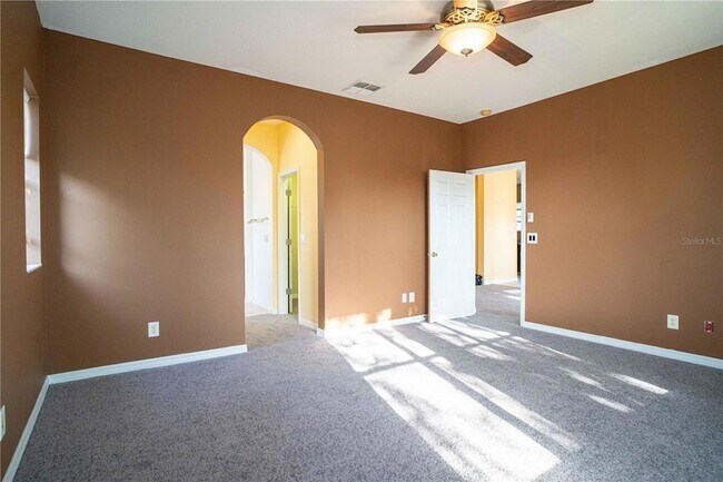 Building Photo - 561 Winthrop Dr