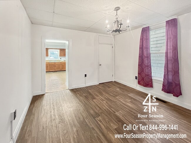 Building Photo - 338 S Locust St