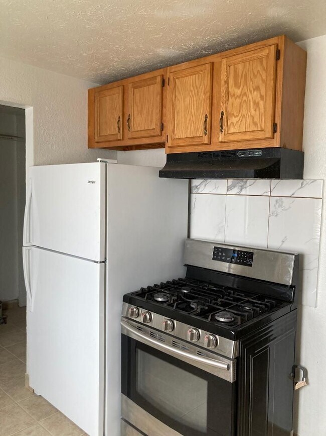 Building Photo - 2 Bedroom Condo for Rent  Warrenville HTS
