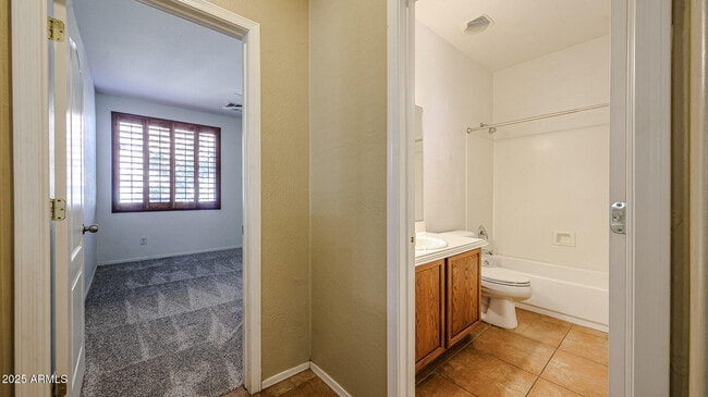 Building Photo - 7015 W Southgate Ave