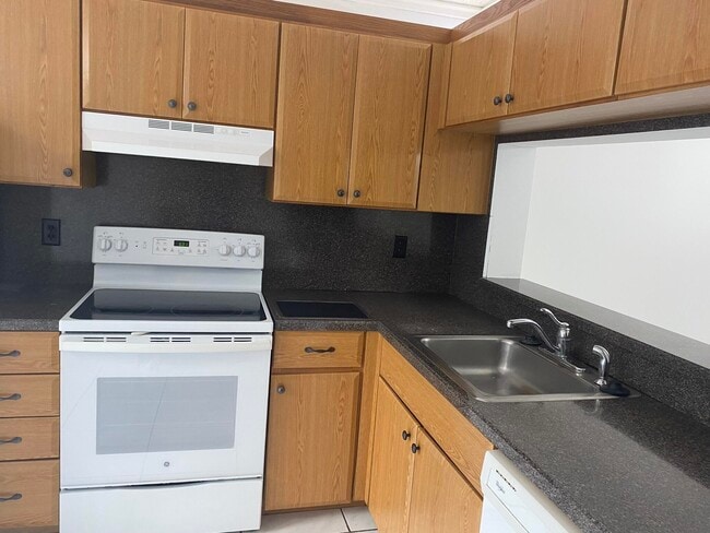 Building Photo - 3961 Cocoplum Cir