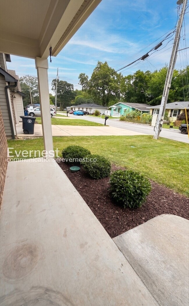 Building Photo - PROMO: 50% off the first month's rent! Adorable 3-Bedroom Home Near Downtown Chattanooga with 2-c...
