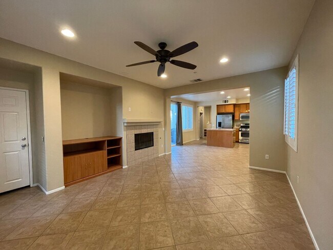 Building Photo - 3 bedroom, 2.5 bath Home located in the Gated College Lane Community in Redlands, CA